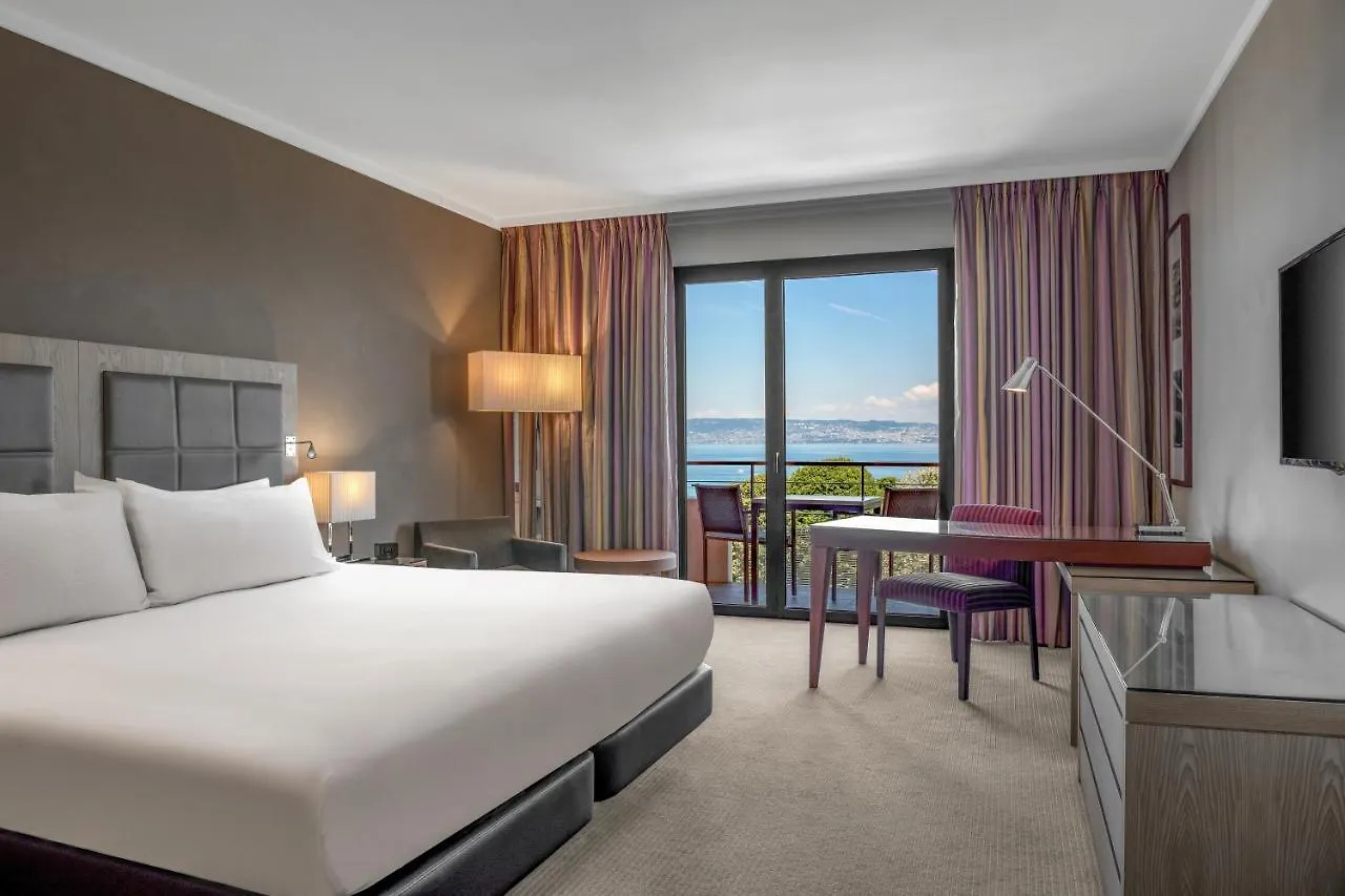 Hotel Hilton Evian Les Bains 4*, Évian-les-Bains