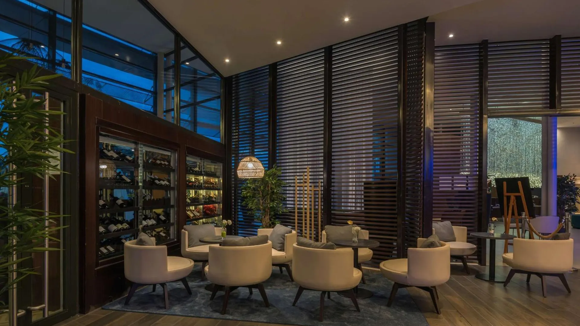 Отель Hilton Evian Les Bains 4*, Эвиан-ле-Бен Франция