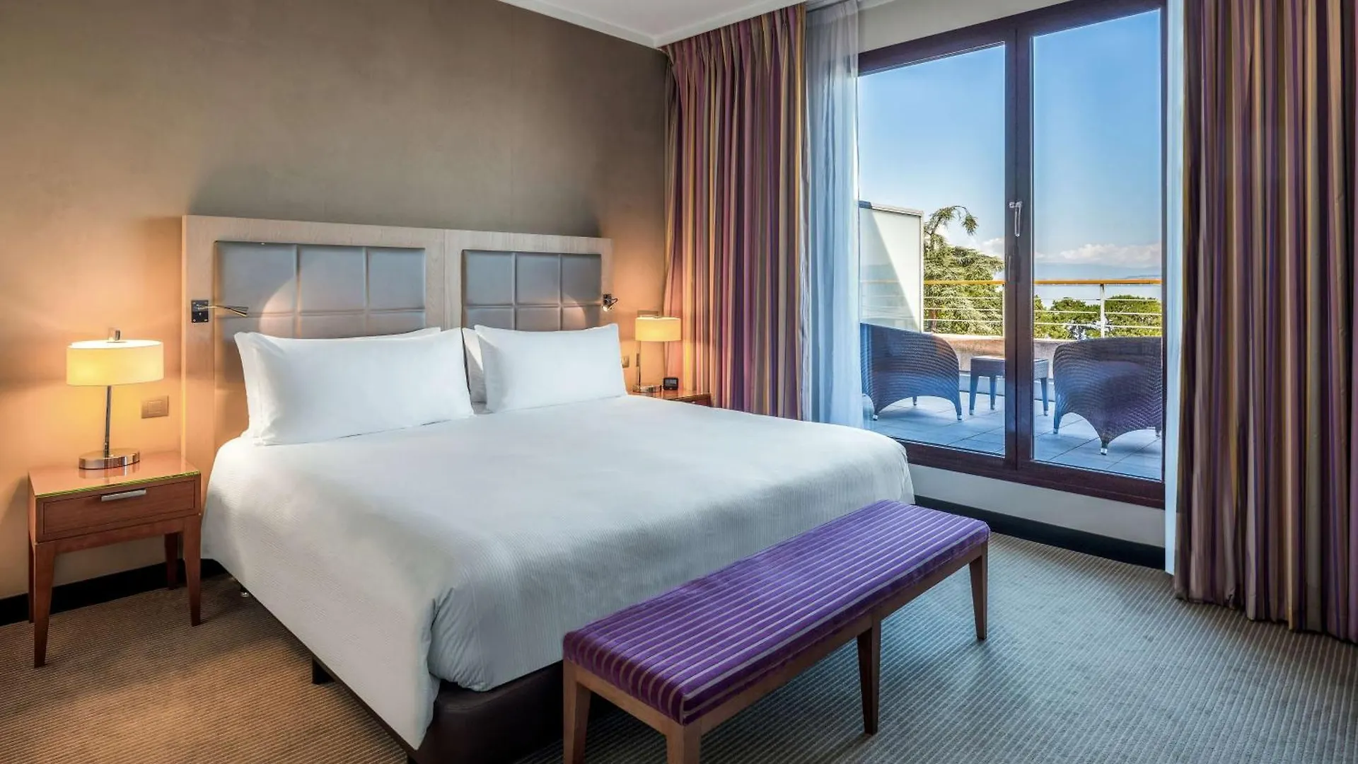 Hotel Hilton Evian Les Bains 4*, Évian-les-Bains