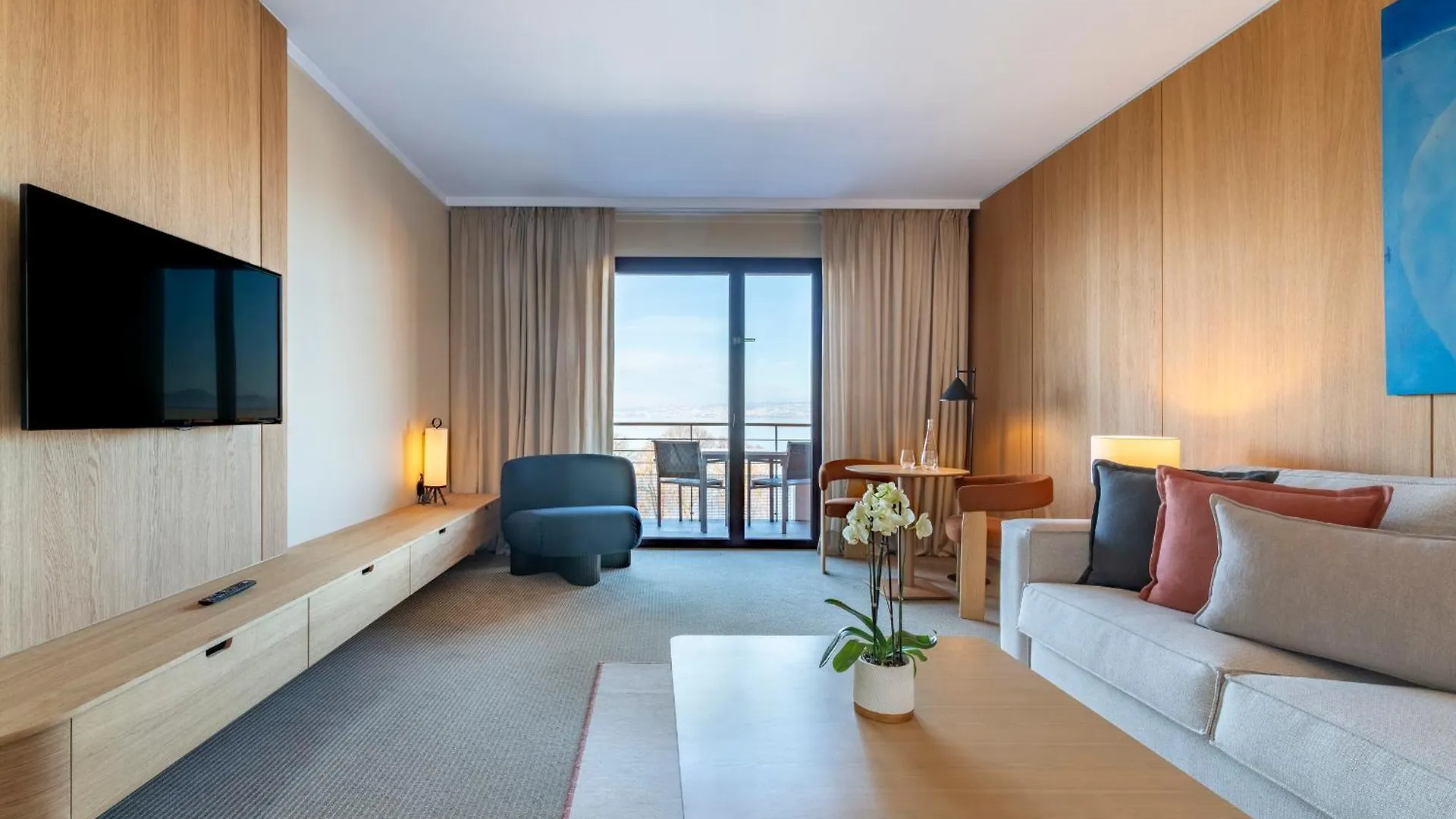 Отель Hilton Evian Les Bains